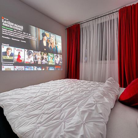 Apartamento Ari Cinema Apartament With 2M Videoproiector Arad Exterior foto