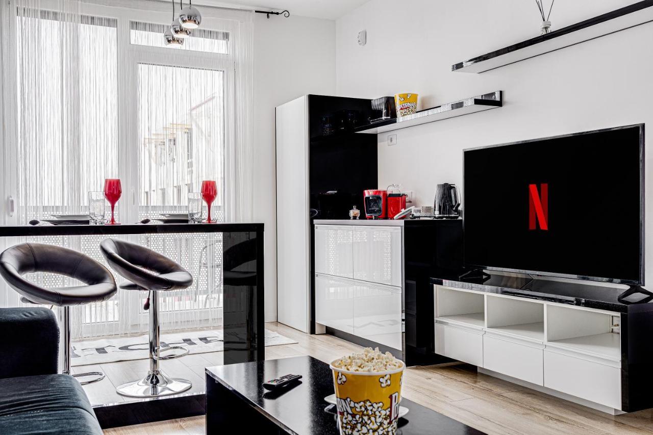 Apartamento Ari Cinema Apartament With 2M Videoproiector Arad Exterior foto