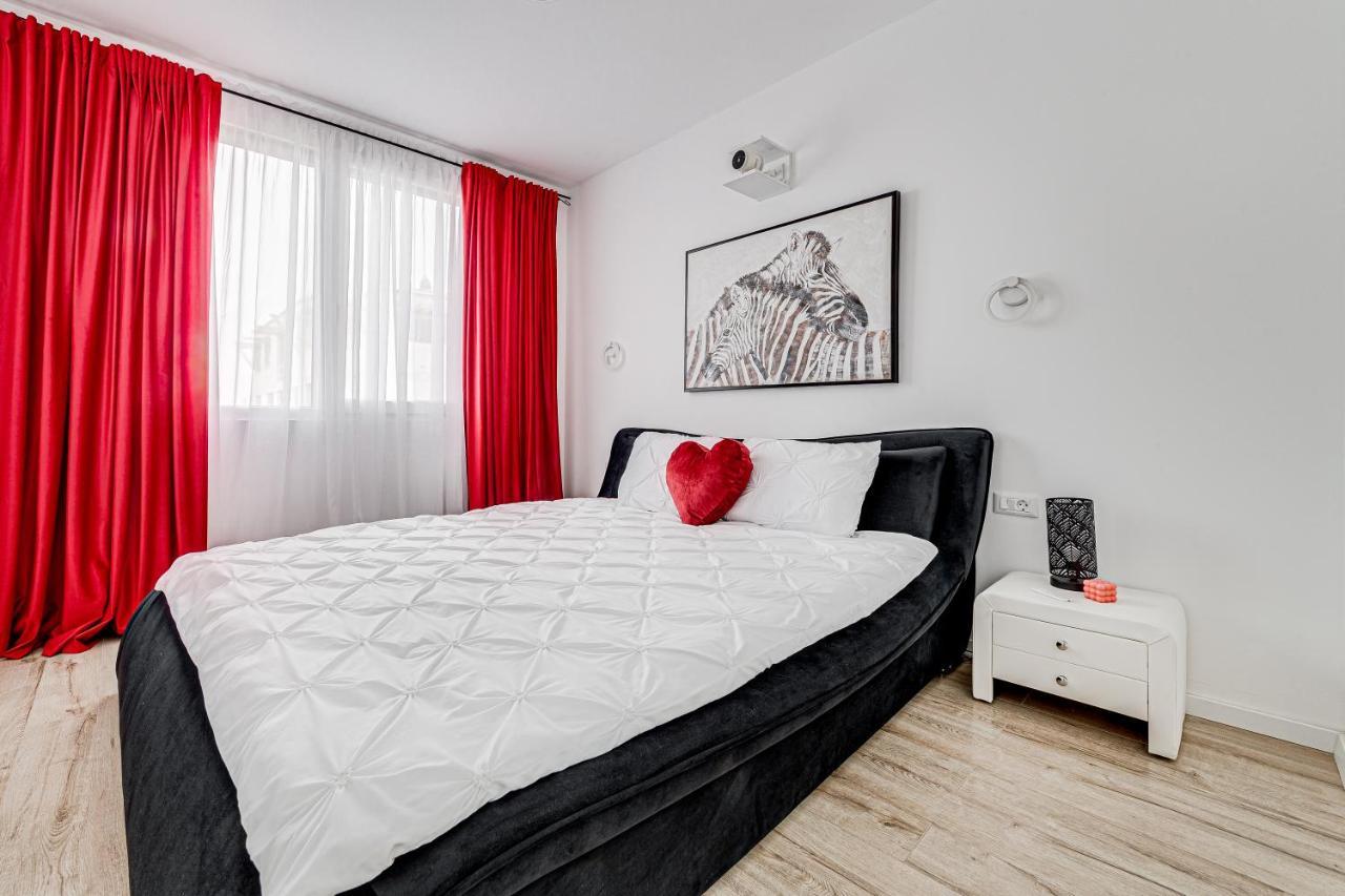 Apartamento Ari Cinema Apartament With 2M Videoproiector Arad Exterior foto