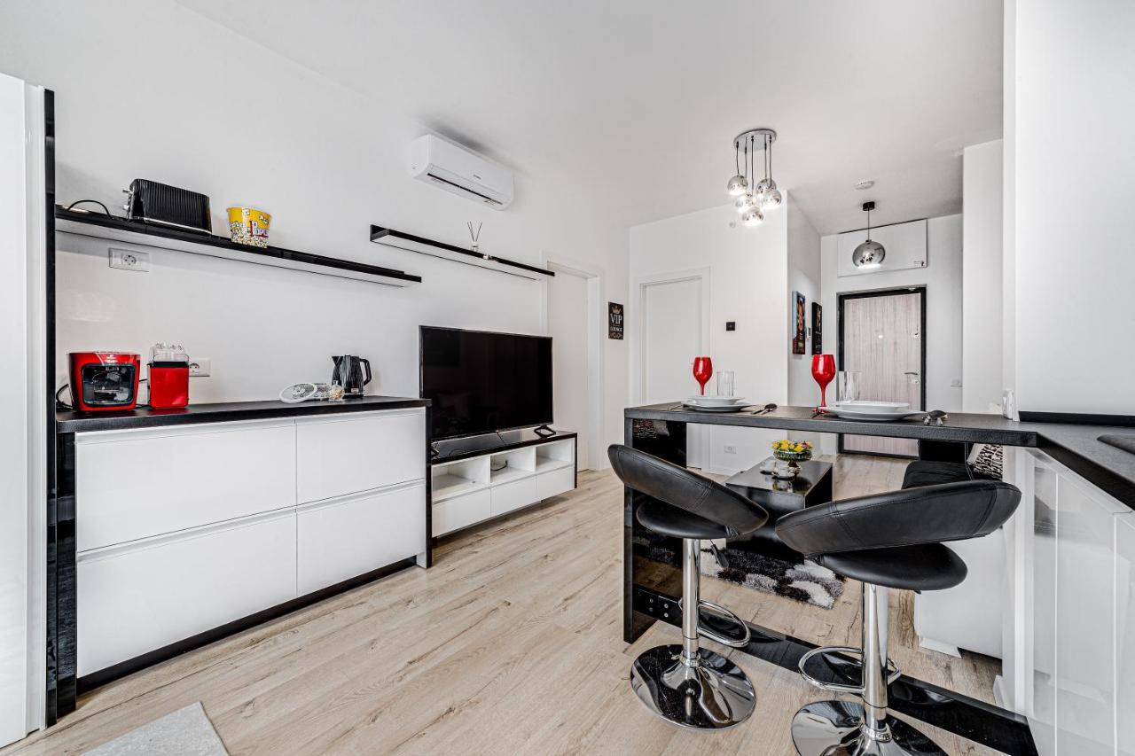 Apartamento Ari Cinema Apartament With 2M Videoproiector Arad Exterior foto