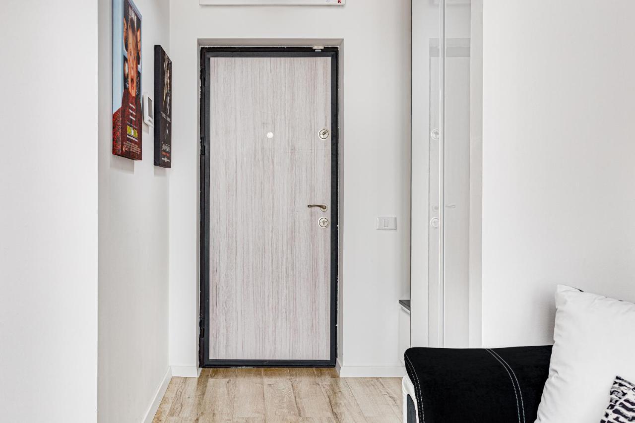 Apartamento Ari Cinema Apartament With 2M Videoproiector Arad Exterior foto