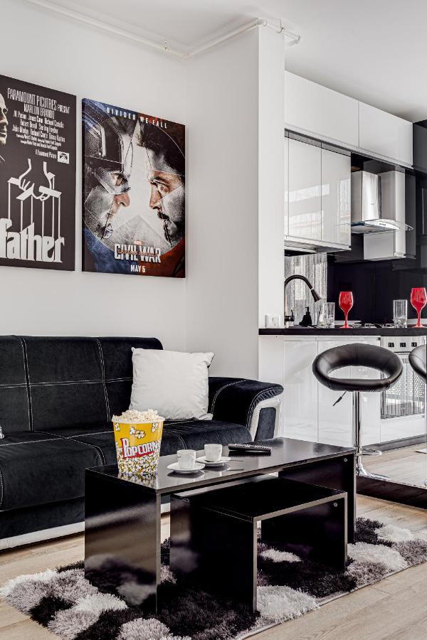 Apartamento Ari Cinema Apartament With 2M Videoproiector Arad Exterior foto